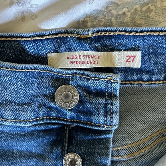 Levi’s Wedgie Jeans - Picture 4 of 7